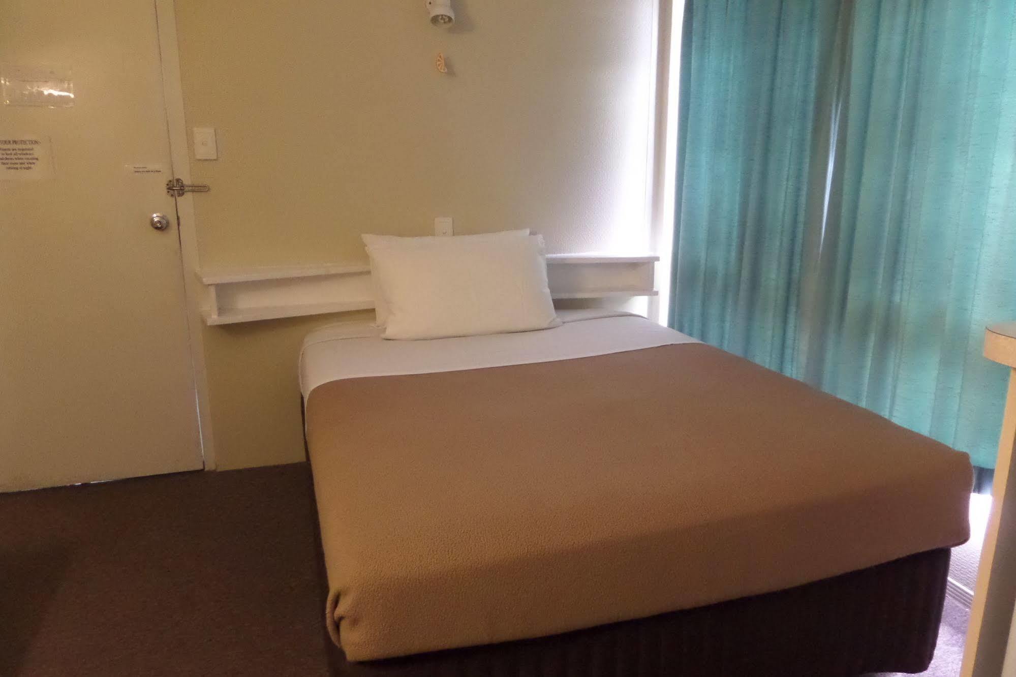 Moondarra Motel Innisfail Exterior foto